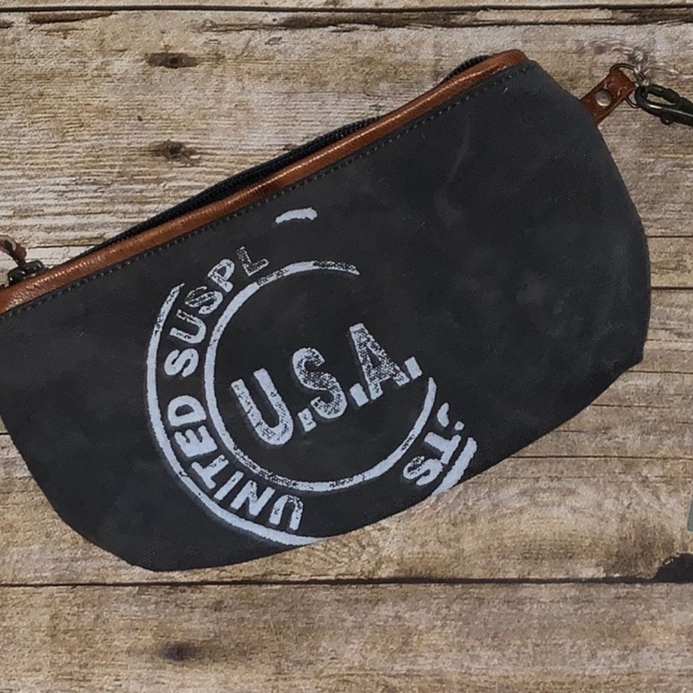 Clea Ray Stenciled Wristlet